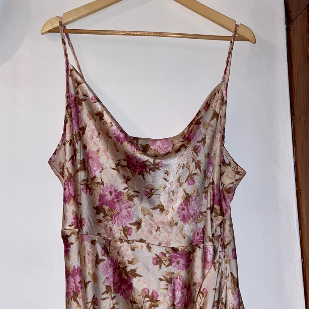 Satin draped staphylococcus dress, left side split